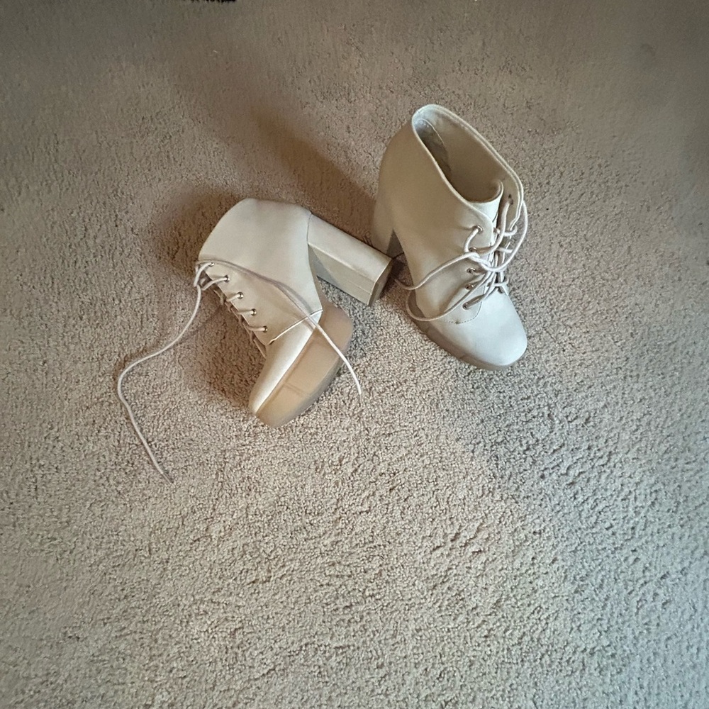 Women's Cream Lace-Up Ankle Boots
